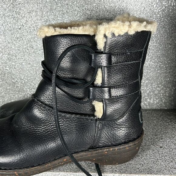 UGG® Women's Caspia Boots Leather Sheepskin Lined Winter Shoes Size 6 - Picture 11 of 12